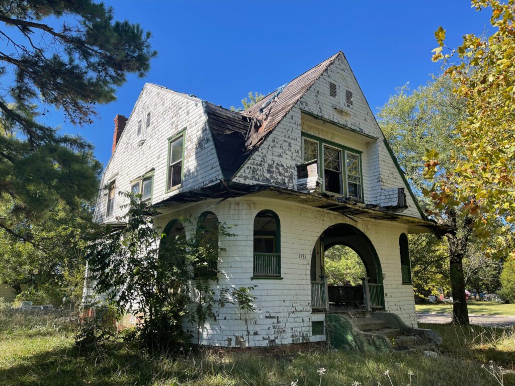 CAN THIS HOUSE BE SAVED 1231 Main Street, Altoona, Kansas Restoring Ross